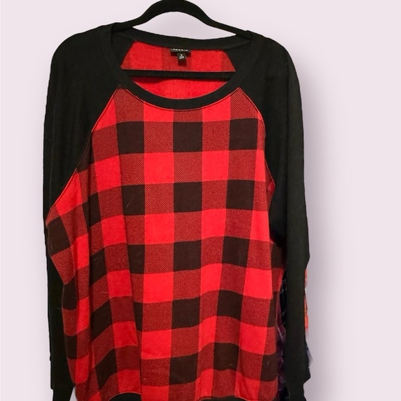 Torrid Classic Fit Cozy Fleece Crewneck Raglan Sweatshirt in Buffalo Plaid - Picture 5 of 8
